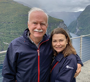Photo of a man and a woman smiling. Link to Life Stage Gift Planner Over Age 70 Situations.